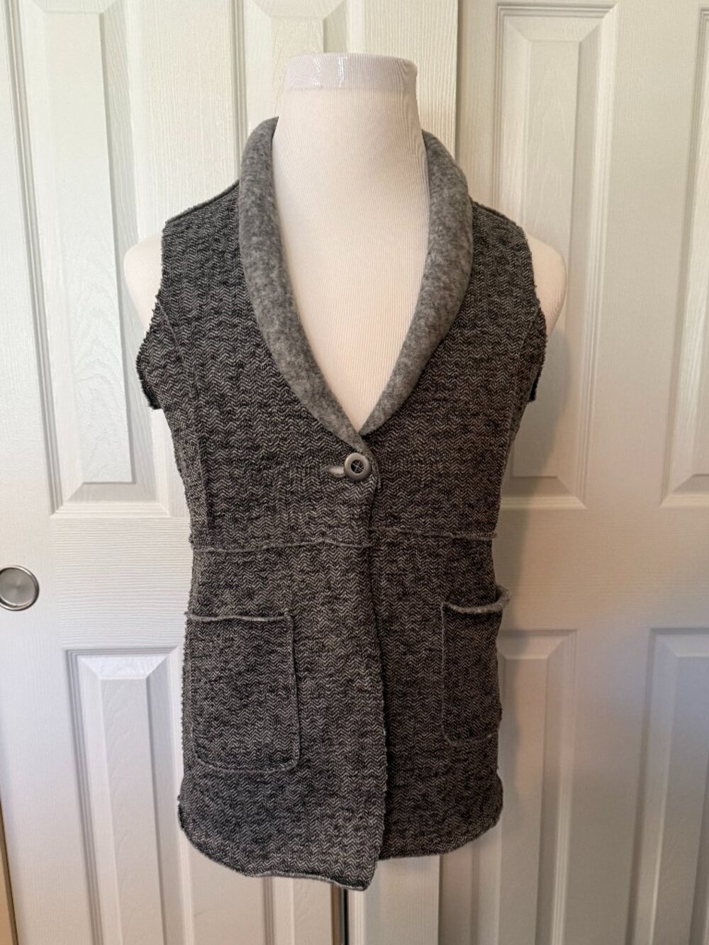 North River Gray Herringbone Raw Edge One Button Vest S